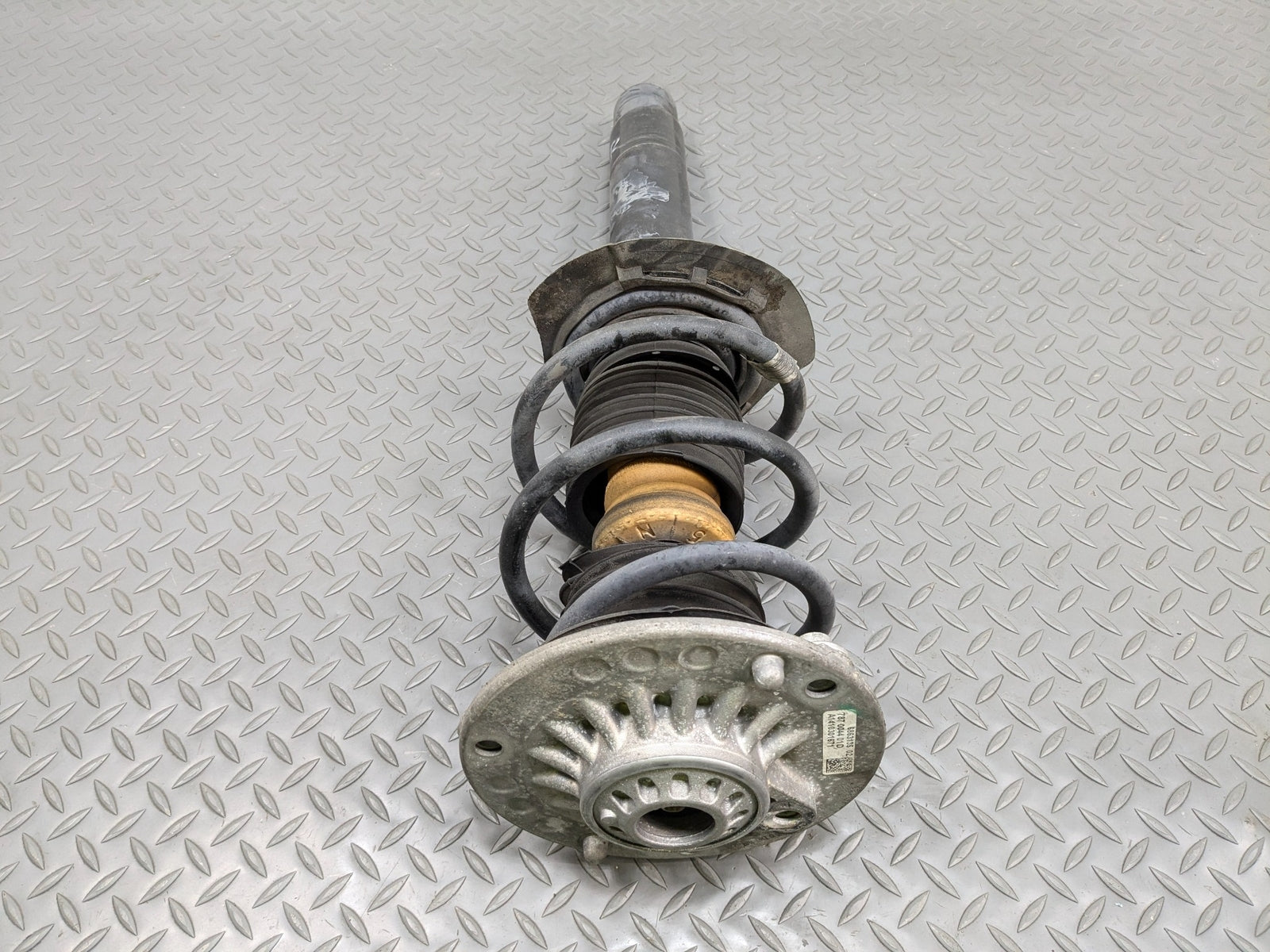 2012 - 2015 BMW 328I OEM SHOCK STRUT ABSORBER WITH COIL SPRING FRONT RIGHT SIDE.