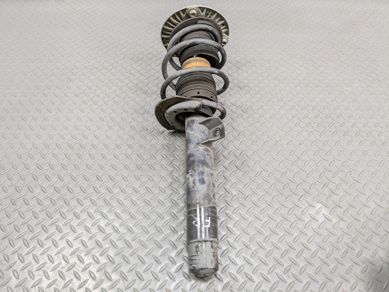 2012 - 2015 BMW 328I OEM SHOCK STRUT ABSORBER WITH COIL SPRING FRONT RIGHT SIDE.