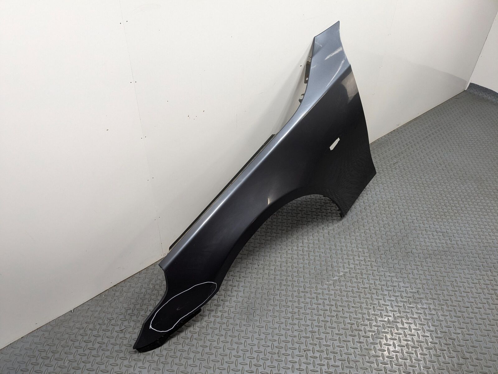 08 - 10 BMW 528I OEM FENDER COVER PANEL GRAY METALLIC PLATINUM FRONT LEFT SIDE.
