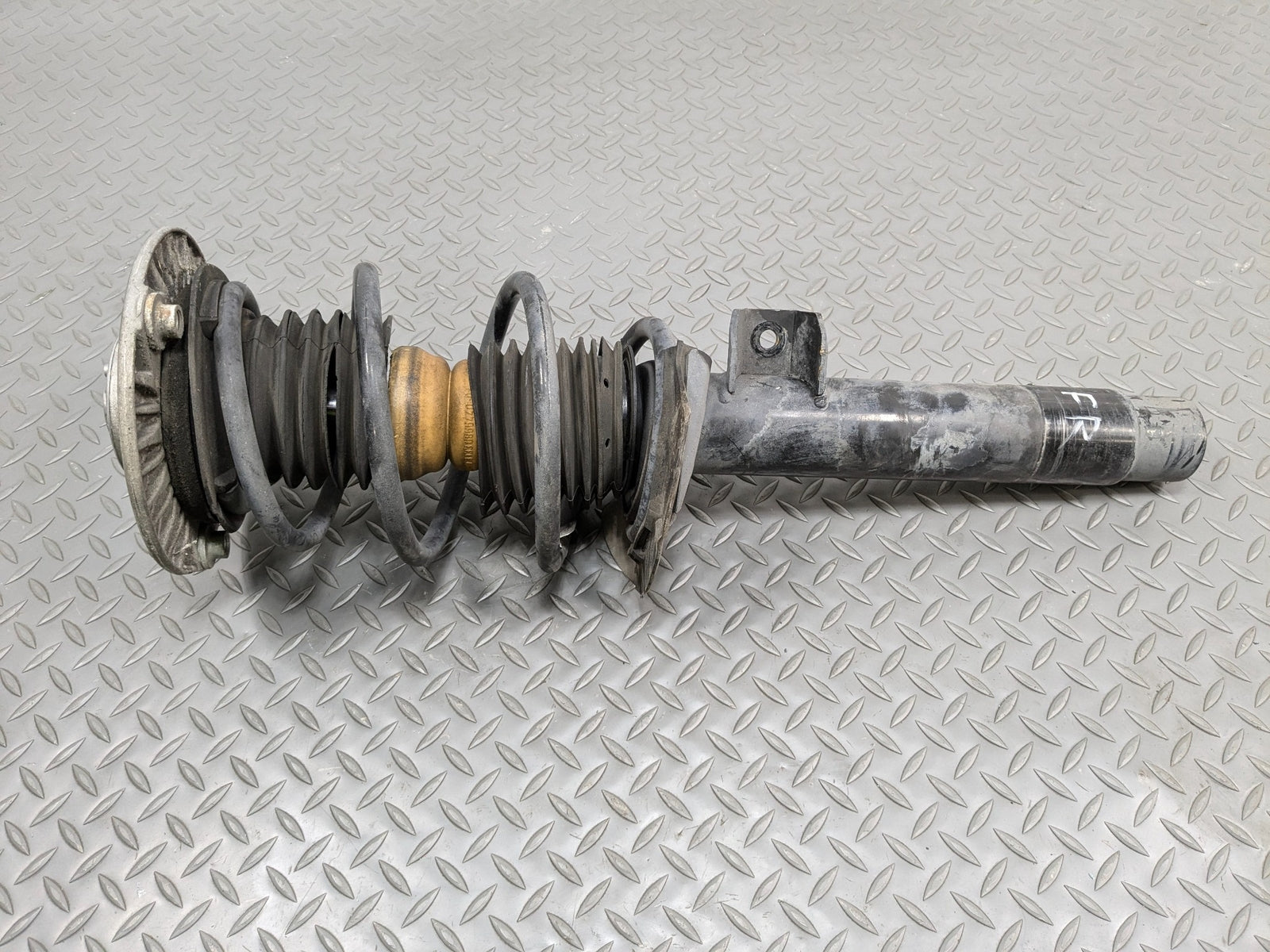 2012 - 2015 BMW 328I OEM SHOCK STRUT ABSORBER WITH COIL SPRING FRONT RIGHT SIDE.