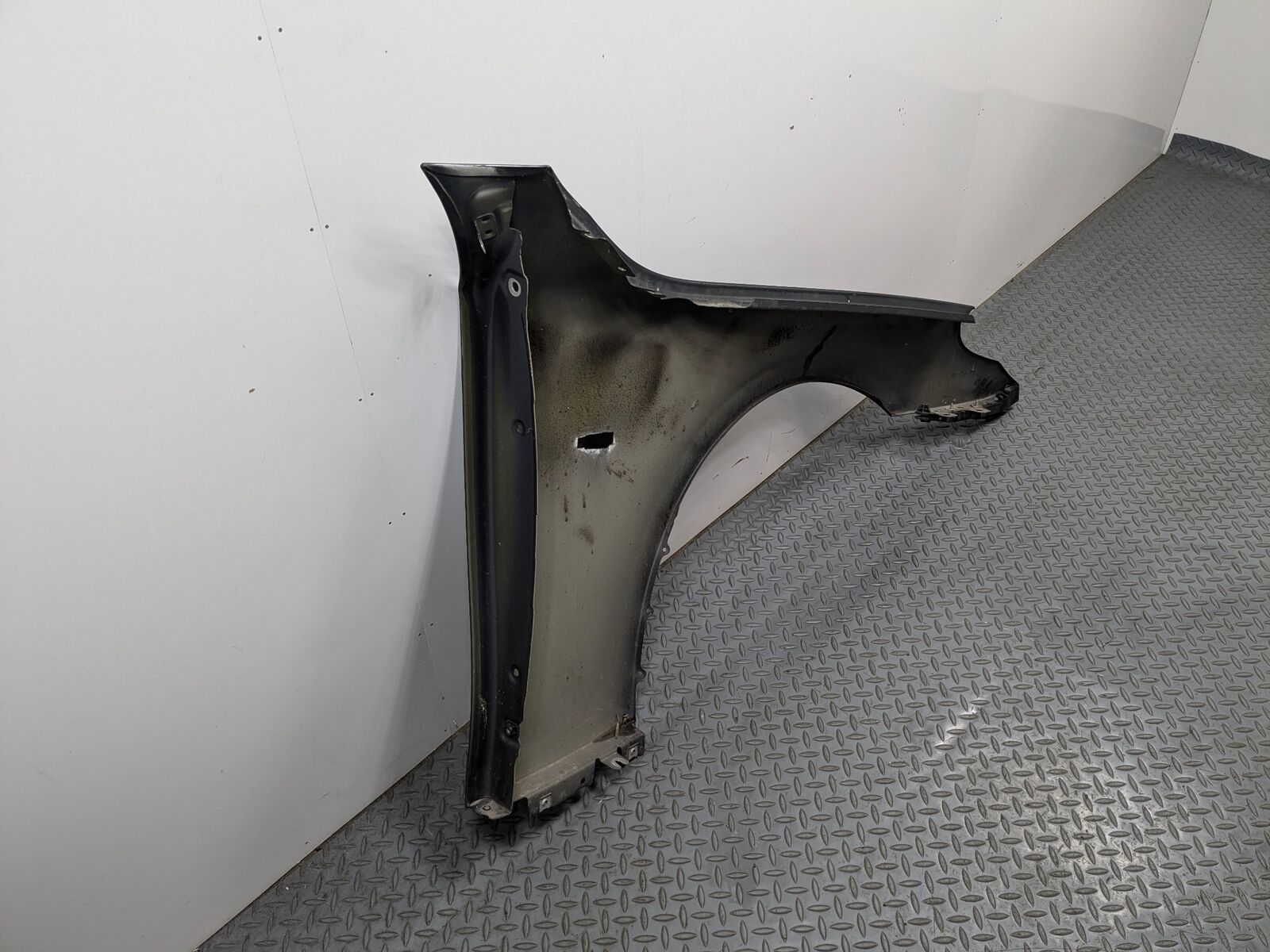 08 - 10 BMW 528I OEM FENDER COVER PANEL GRAY METALLIC PLATINUM FRONT LEFT SIDE.