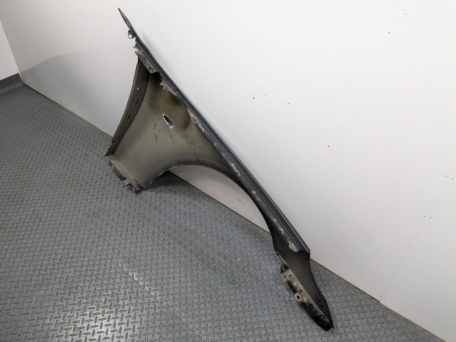 08 - 10 BMW 528I OEM FENDER COVER PANEL GRAY METALLIC PLATINUM FRONT LEFT SIDE.