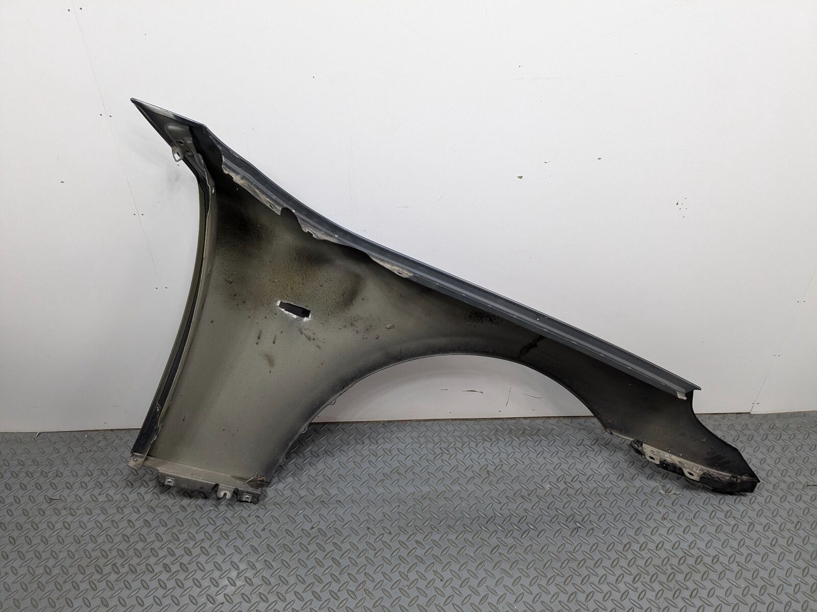 08 - 10 BMW 528I OEM FENDER COVER PANEL GRAY METALLIC PLATINUM FRONT LEFT SIDE.